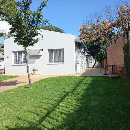 Triple9 Hatfield Guesthouse Pretoria-Noord Exteriér fotografie