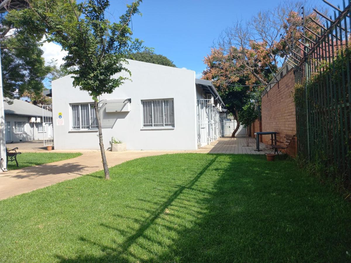 Triple9 Hatfield Guesthouse Pretoria-Noord Exteriér fotografie
