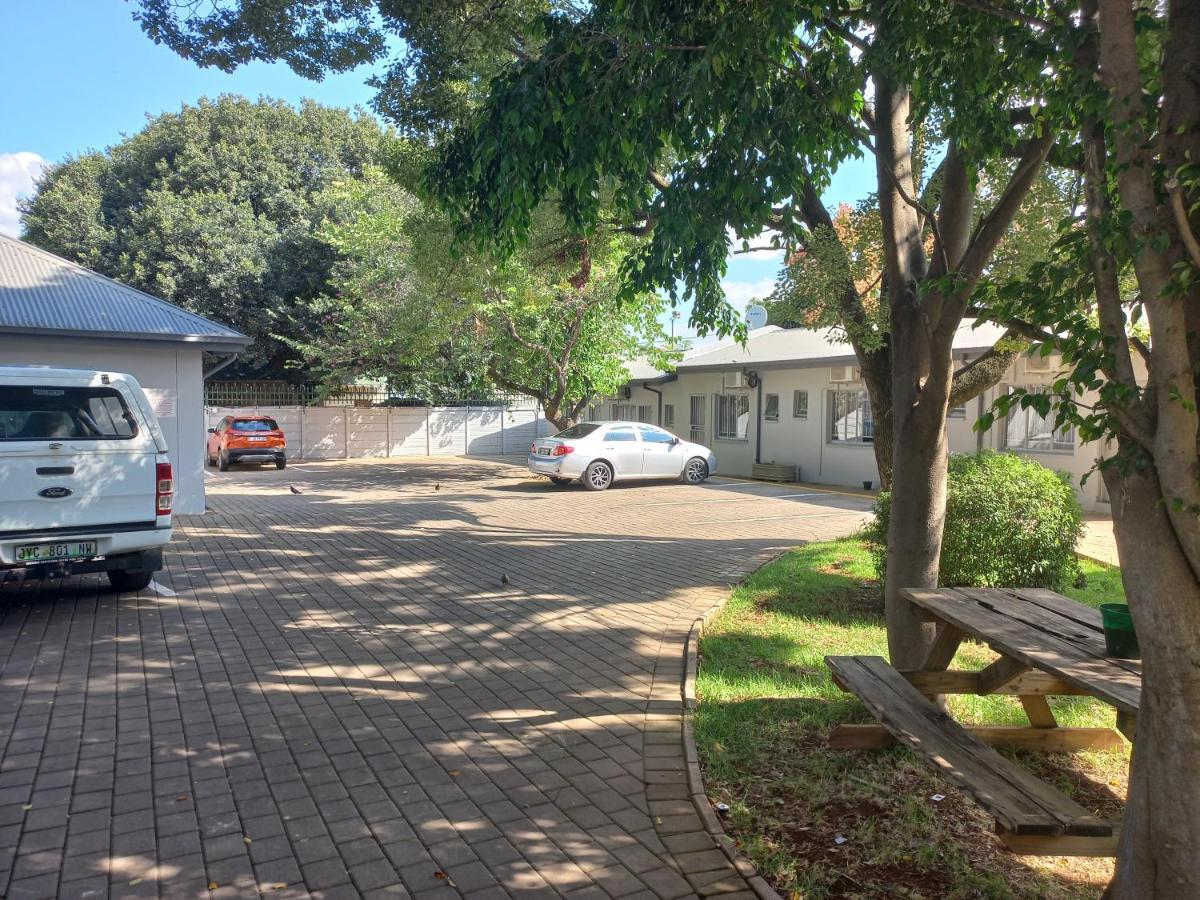 Triple9 Hatfield Guesthouse Pretoria-Noord Exteriér fotografie