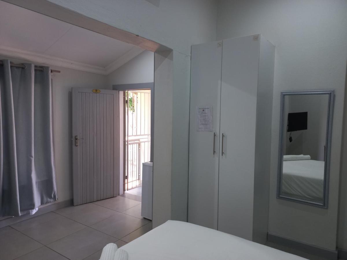 Triple9 Hatfield Guesthouse Pretoria-Noord Exteriér fotografie